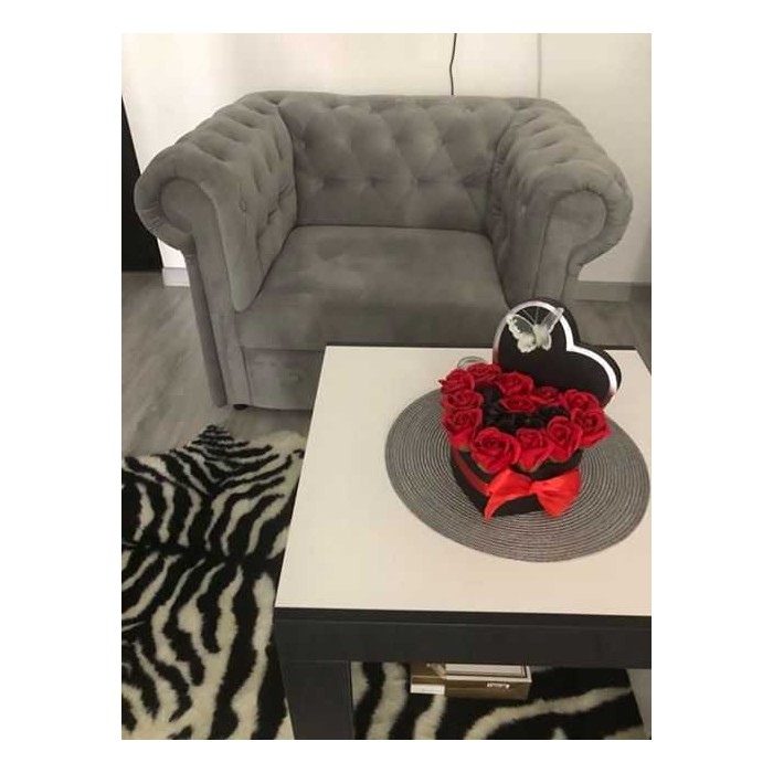 Chester - Divano e poltrona Chesterfield personalizzati ecopelle (pelle ecologica) tessuto velluto