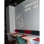 Pannellatura a muro per divanetti da bar e poltroncine contract, rivestimento in ecopelle (pelle ecologica), colori a scelta
